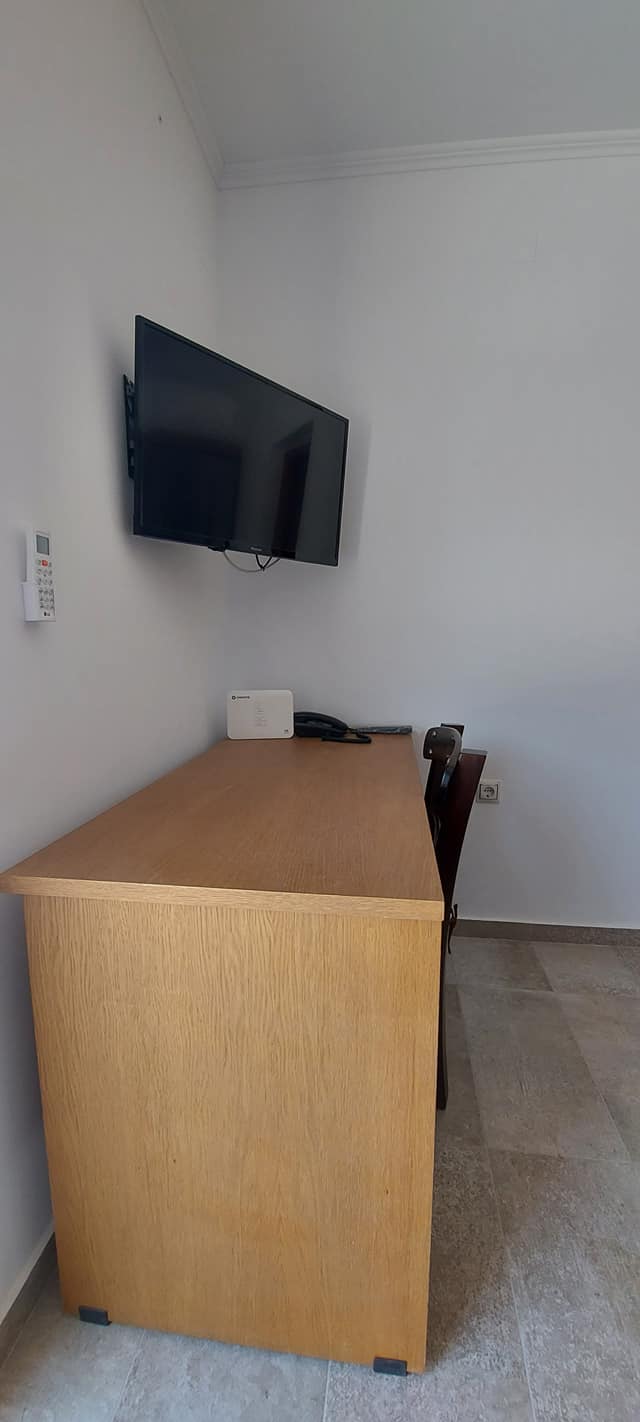 Ξύλινη κουζίνα με πάγκο